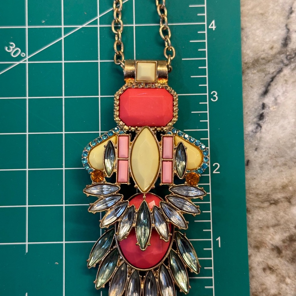 Stunning Statement Necklace Gold tone - Picture 3 of 6
